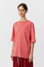 Load image into Gallery viewer, C&amp;M Briar Tee Deep Red
