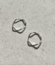 Load image into Gallery viewer, Saint Valentine Luna Wave Ring - Silver