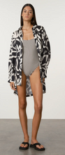 Load image into Gallery viewer, Zulu &amp; Zephyr Paint Flower Linen Shirt