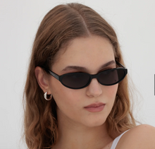 Load image into Gallery viewer, Lu Goldie Alexe - Black