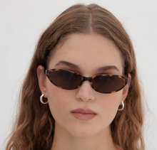 Load image into Gallery viewer, Lu Goldie Alexe - Tort
