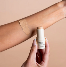 Load image into Gallery viewer, Avocado Zinc SPF50 Natural Concealer- Med/Dark
