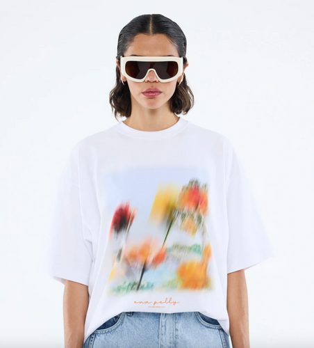Ena Pelly Blurred Daisy Frame