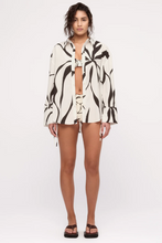 Load image into Gallery viewer, Zulu &amp; Zephyr Cotton Shirt - Cream Flower
