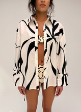 Load image into Gallery viewer, Zulu &amp; Zephyr Cotton Shirt - Cream Flower