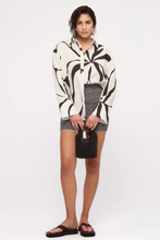 Load image into Gallery viewer, Zulu &amp; Zephyr Cotton Shirt - Cream Flower