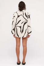 Load image into Gallery viewer, Zulu &amp; Zephyr Cotton Shirt - Cream Flower