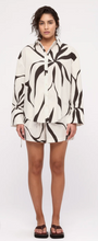 Load image into Gallery viewer, Zulu &amp; Zephyr Cotton Shirt - Cream Flower