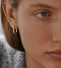 Load image into Gallery viewer, Kristin Ash Roam Hoops Medium - Gold