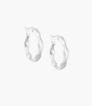 Load image into Gallery viewer, Kirstin Ash Wave Hoops - Silver