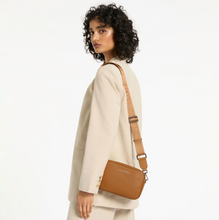 Load image into Gallery viewer, Status Anxiety Plunder with Dual Straps - Camel