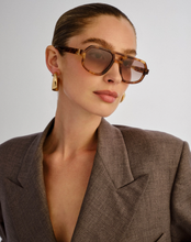 Load image into Gallery viewer, Luv Lou The Banks - Caramel Tort