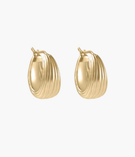 Load image into Gallery viewer, Kirstin Ash Mondo Hoops - Gold