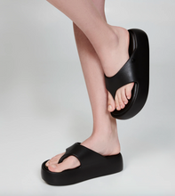Load image into Gallery viewer, Melissa Free Platform Thong - Black