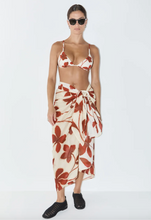 Load image into Gallery viewer, Zulu &amp; Zephyr Ruby Floral Cotton Sarong